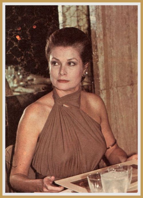 graceandfamily:Princess Grace pictured during a dinner. Irish American Cultural Institute dinner in 