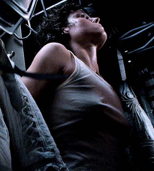 SIGOURNEY WEAVERasELLEN RIPLEYinALIEN1979 - Dir. Ridley Scott
