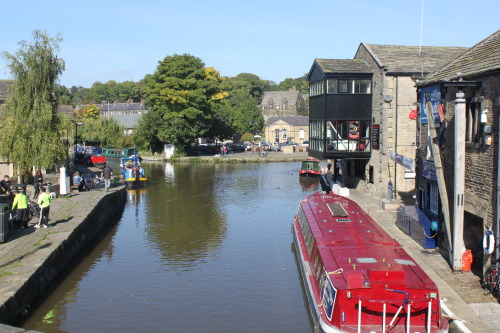 Today I went to Skipton for Yarndale!  Skipton’s a gorgeous place, we found an adorable vegetarian c