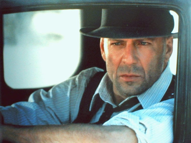 bobbi-453:  hehe love me some Bruce Willis!