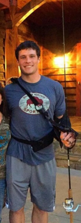 lefthandedrn:Luke fishing with shoulder brace on. Looks like he’s healing okay.