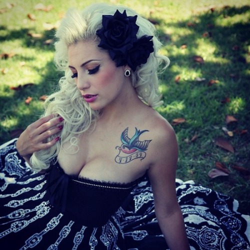 alternative-pinup:  Alternative PinupPinup Twitter