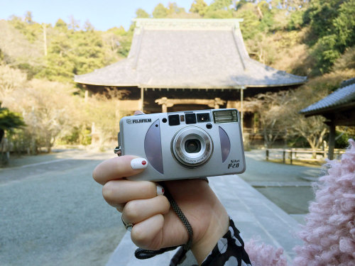 tokyo camera style — Myohonji temple, Kamakura Fujifilm Silvi 2.8