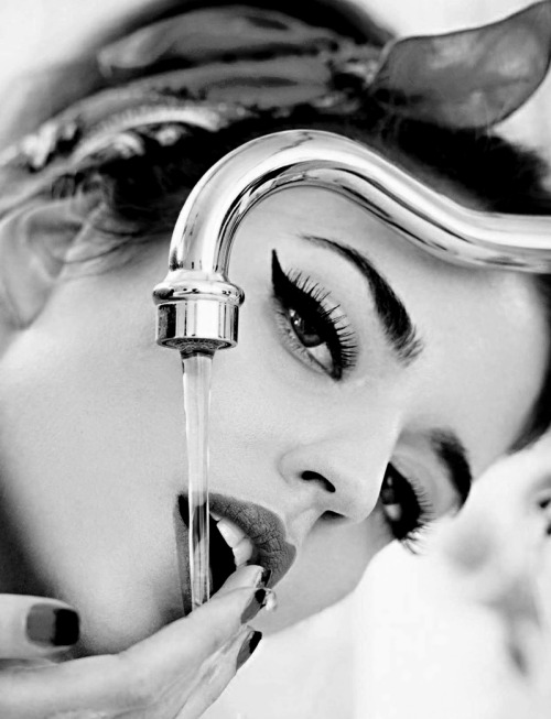 ultrabigsilver2:  risque-rules:  Please Quench My Thirst.  Yes… @risque-rules  @definitelynotvanilla Thirsty?