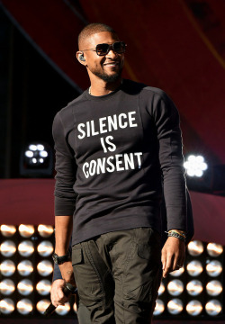 dickprintbandit:  fiftyshadesofmacygray:  moregreasethanbeef:  bergamotandrose:  kingjaffejoffer:  soph-okonedo:    Usher performs onstage at the 2016 Global Citizen Festival In Central Park To End Extreme Poverty By 2030 at Central Park on September