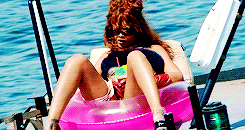hellyeahrihannafenty:  Bitch Better Have My Money