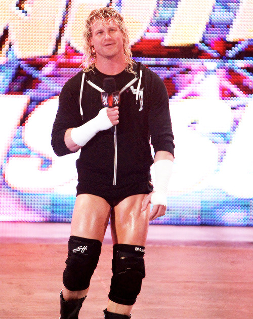 id-rather-be-in-ambrose:ugh look at them thighs