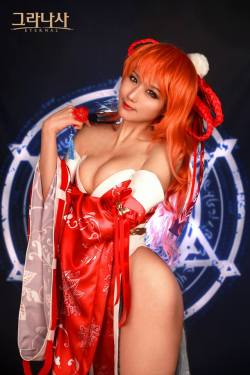 hotcosplaychicks:  Eternal by SpcatsTasha