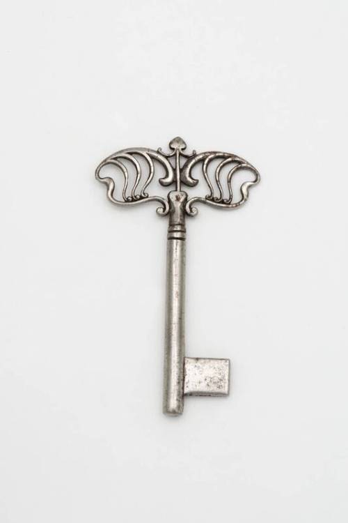 nuveau-deco: A Selection of Elaborate Keys Designed by Rudolf Hammel from MAK Collection Online. The