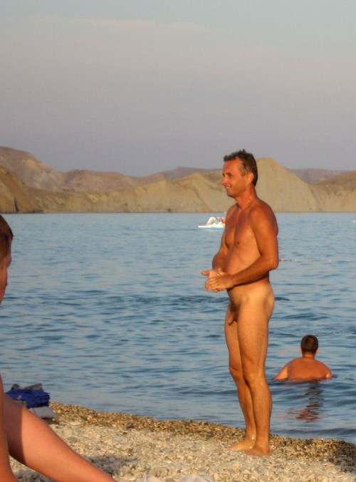 DESNUDOS EN LA PLAYA