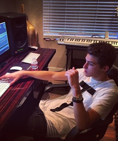 Sex celebsaggers:  Jackson Guthy Sagging Striped pictures