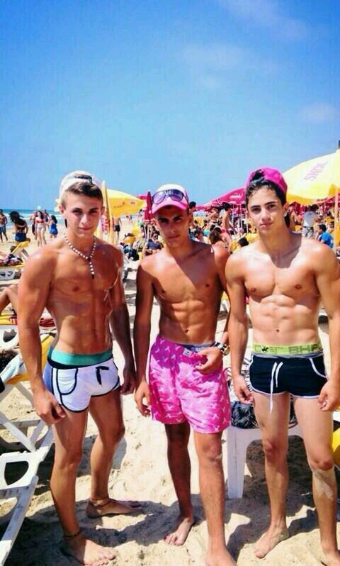 twinkmeetslife:  Hats and abs and short shorts… 