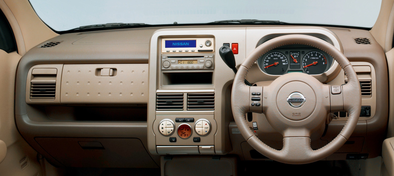 carinteriors:  2003 Nissan Cube³ 