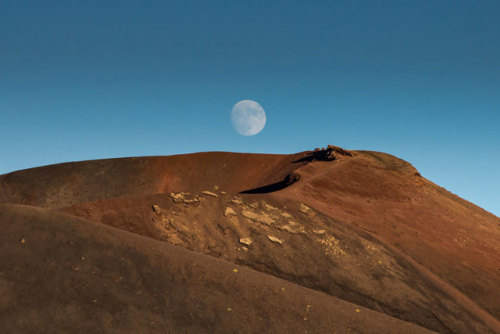 ferribotti:La luna vista da Agrigento, Siracusa, Altopiano di Agrimusco, Gangi, Etna, RagusaLuna, in