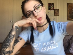 lunarr-bbyx:  Eat pussy not animals💖💖