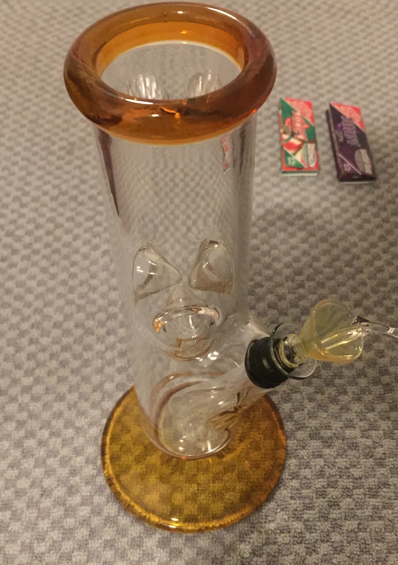 reeferkitten:  Giveaway includes: Mini bong (8 inches)Juicy Jays Grinder Purple