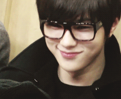 myeong-su:  myungsoo trying on woohyun’s glasses  