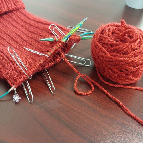When you’re knotting at the office and you forgot your notions bag at home #knitting #knit #kn