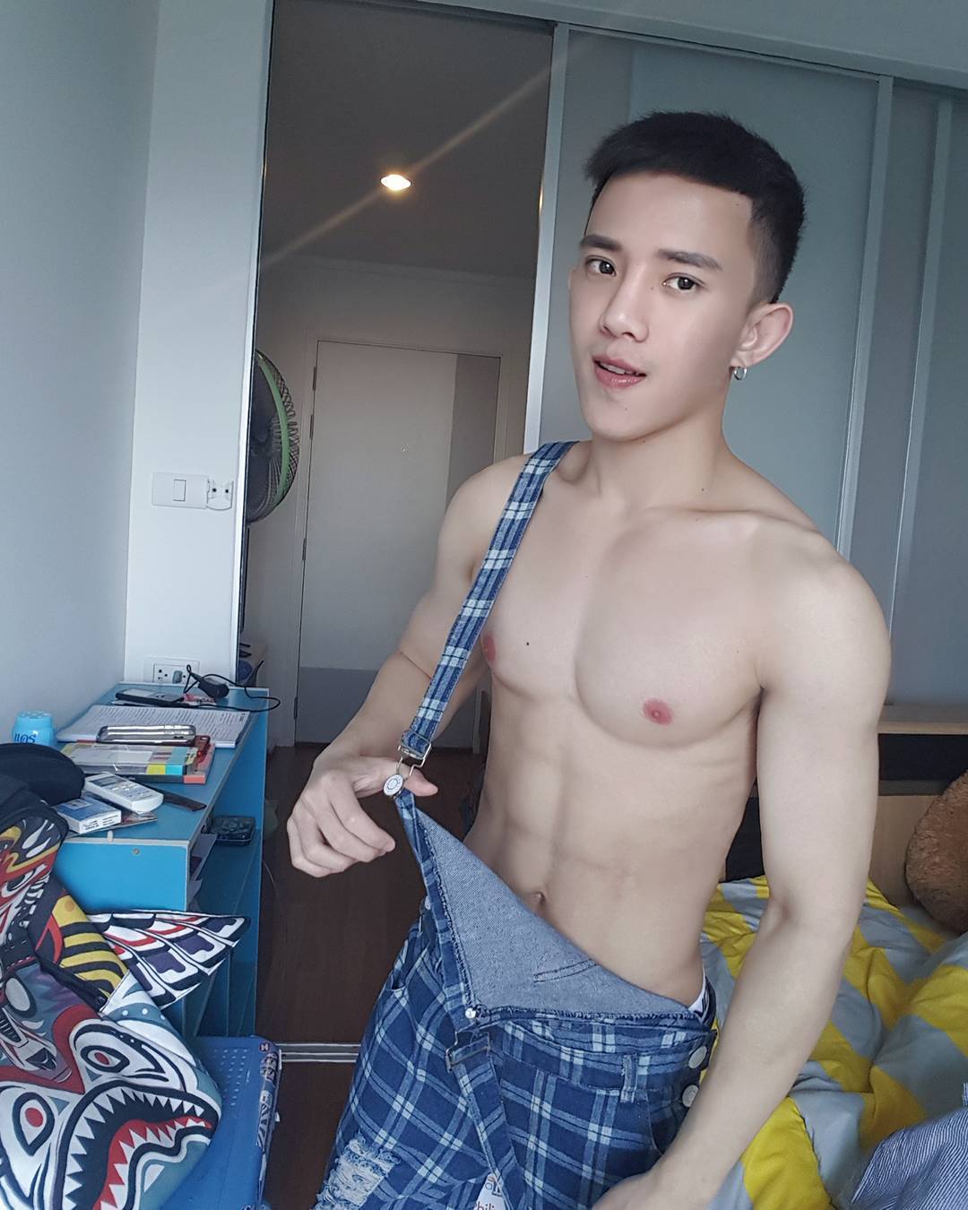 keepemgrowin:  muscledickasians:  IG: kapaopeh  “Do you think I’m cute?”