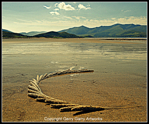 asylum-art:Beautiful land art installations by Ireland-based artist Gerry BarryGerry Barry has been 