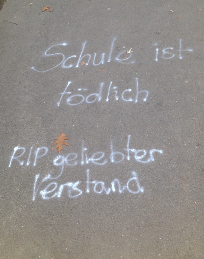 meereswind:  Bei uns vor der Schule am Eingangstor ^^
