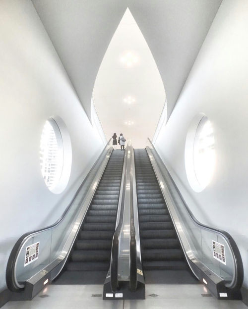 Modern Escalator Design Symmetry
Follow Souda on Tumblr