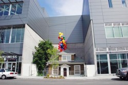 bobbycaputo:  This is the home of Edith Macefield, an 84 year old lady who turned down a million dollar offer to sell her home to make way for a shopping mall in Seattle who inspired Pixar’s movie “Up”. 