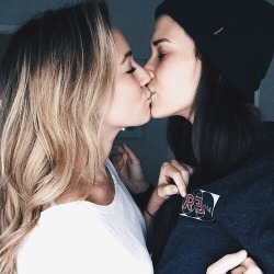 anotherlesbianandwhat:  Want :) x