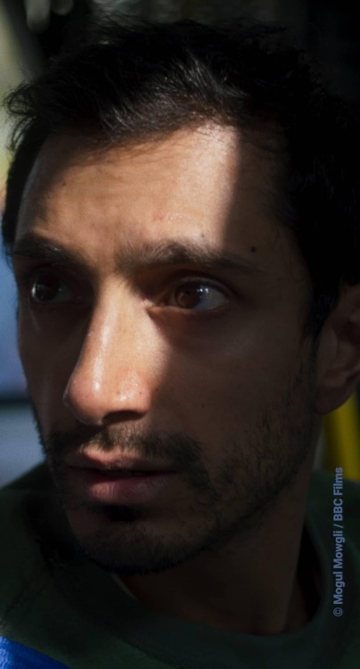 semisweetshadow: New still of Riz Ahmed in Mogul Mowgli (from berlinale.panorama Instagram story - 1