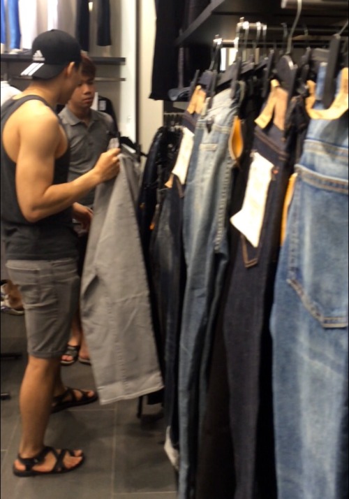 Hot guy in H&amp;M bro