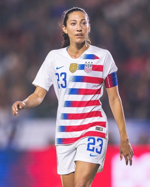 preath-things:ussoccer_wnt: there was one more Pressent under the tree. Happy Birthday, @christenpre