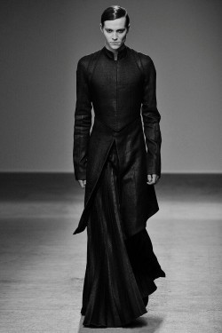 misanthropicmessiah:   Gareth Pugh’s Fall 2010 