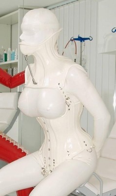 kinky-fetish-girl:  Only if you haven’t noticed, that’s a women, yeah,  a women in rubber total enclosure, love it.