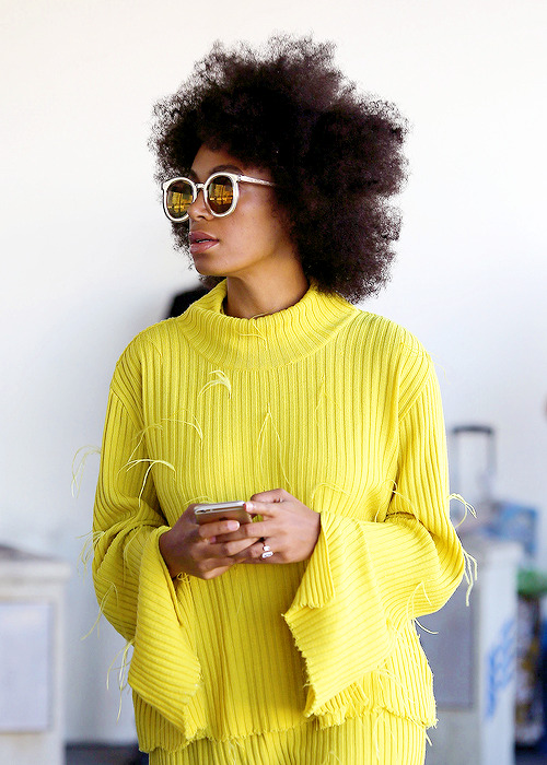 ikonicgif:Solange Knowles at LAX
