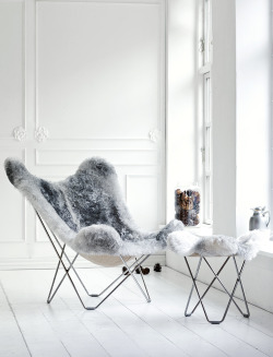 simpleste:  blancno-ir:  maisonsblanches:  via verketinterior.no  fashion // modern // black &amp; white  insta: claralervad 