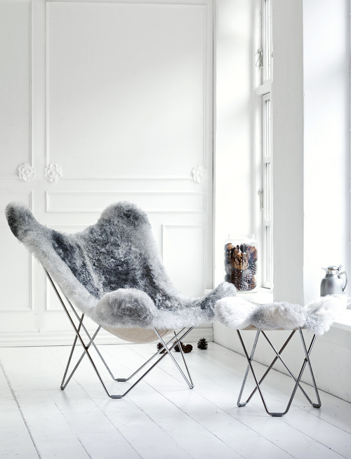 simpleste:  blancno-ir:  maisonsblanches:  via verketinterior.no  fashion // modern // black & white  insta: claralervad 