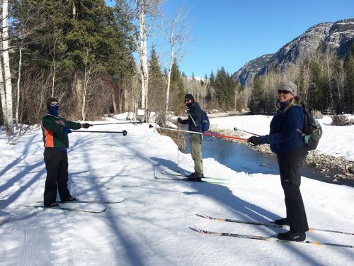 Social distancing, Methow-style. Skiing in the morning, hiking in the afternoon&hellip; soaking 