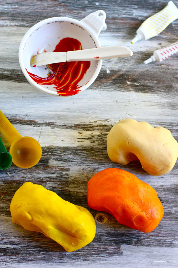 continuants:  pbs-food:  Want to impress your kids? Looking for a fun Halloween party