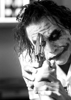 l-o-t-h-o-r:  This is the brilliance of the Joker. The illusion of choice. He give Dent the option to kill him right then and there, to end his madness or join it’s ranks. The choice is simple, because there isn’t one. Look at the Jokers finger. Even