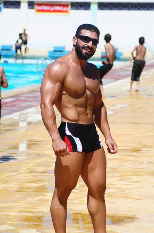 languedeuxputes:  ouch ! beast 