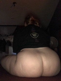 ceebootycakess:  where’s the ass men at😍🍑👀