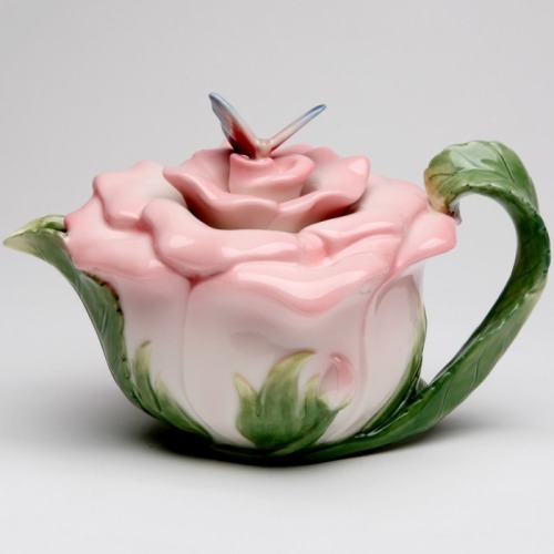 keelime-pies:lavenderwaterwitch:omg so cute ✨@thefreshpawofeorzeaMartin’s tea set