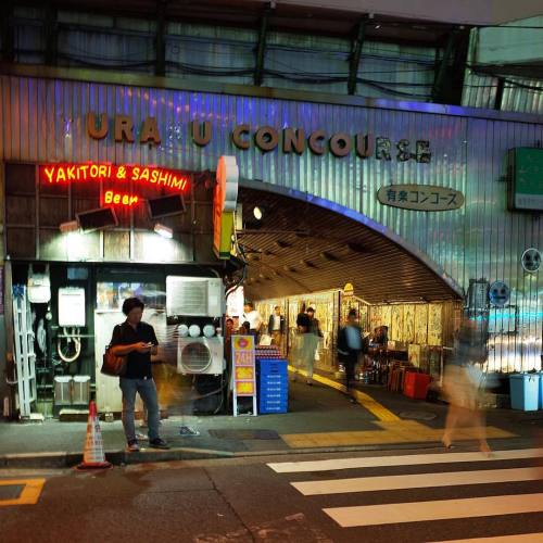 有楽コンコース。味のある通りです。 #ricohgr #tokyo #yakitori #sushi #beer (Yūrakuchō Station)