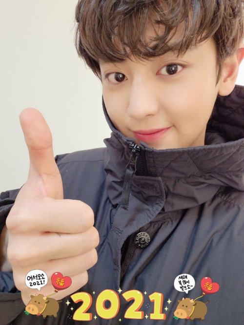 dailyweareoneexo:210211 EXO LYSN update:“HAPPY Lunar New Year‍♂️ #EXOEXO-L wishing you a h