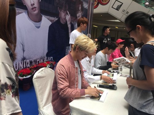 uniqphofficial:    150822 Seriously handsome UNIQ @ R&F Plaza, Chengdu Fan Signing Event Photo Credits: 沃音乐官博   