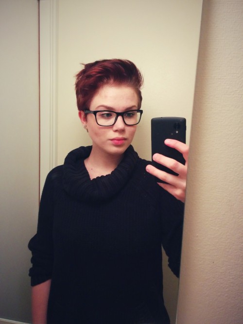 vanessaarya:  I was tagged by dirtyrottentattertot to upload six selfies. I nominate anyone of my followers to do the same if they want. 