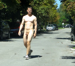 Dekanuk:    Dekanuk’s Archive Of Naked Exhibitionist Men  