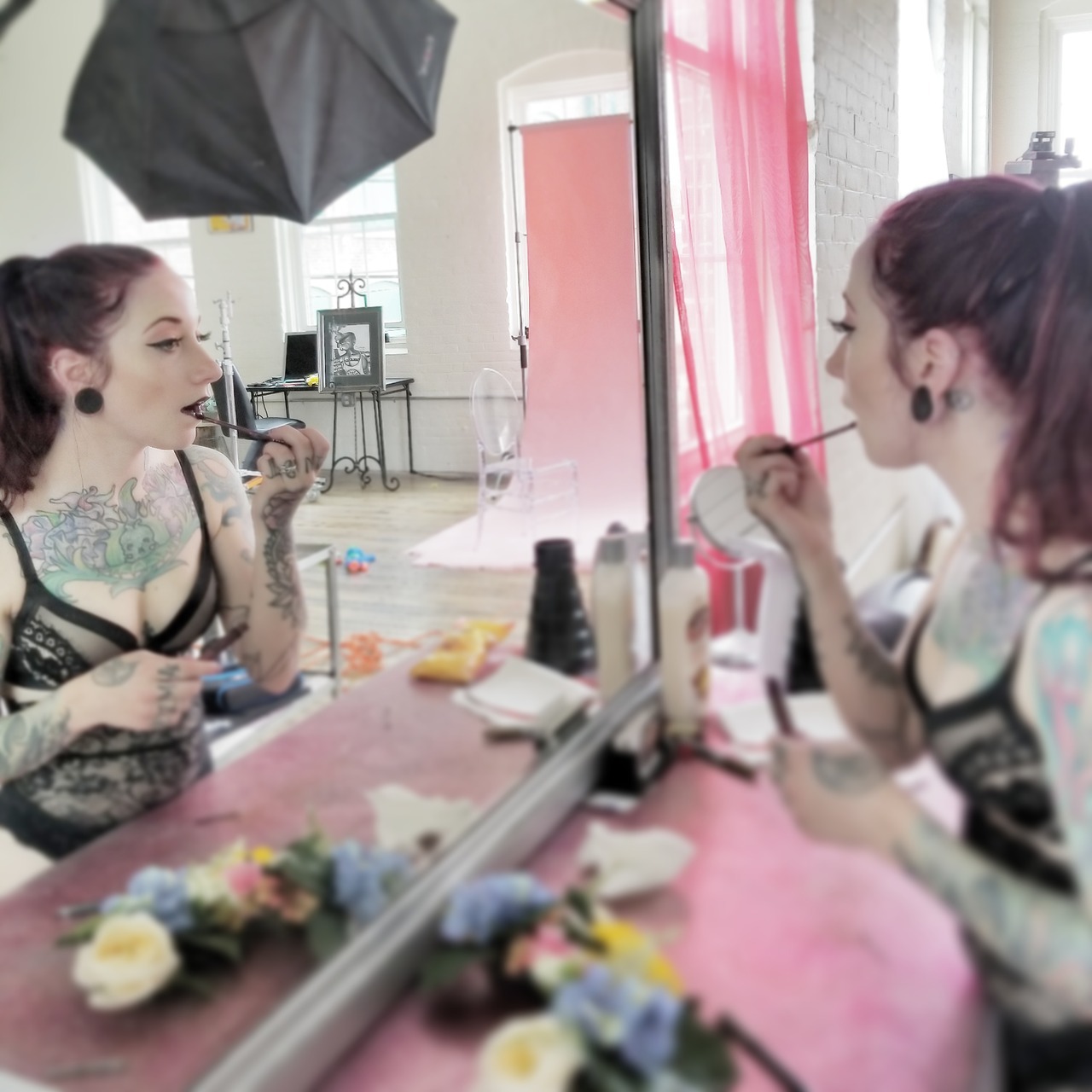 trashfirefallon:  Behind the scenes at one of @officialmarytsunami ’s photoshoots.