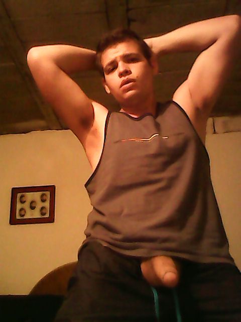 vergasdegdl:  QUIEN LE DESPIERTA EL PITO A NUESTRO SEXY CUATE GUSTAVO (gustavodelossantos) DEXALAPA,VERACRUZ http://gustavodelossantos.tumblr.com/