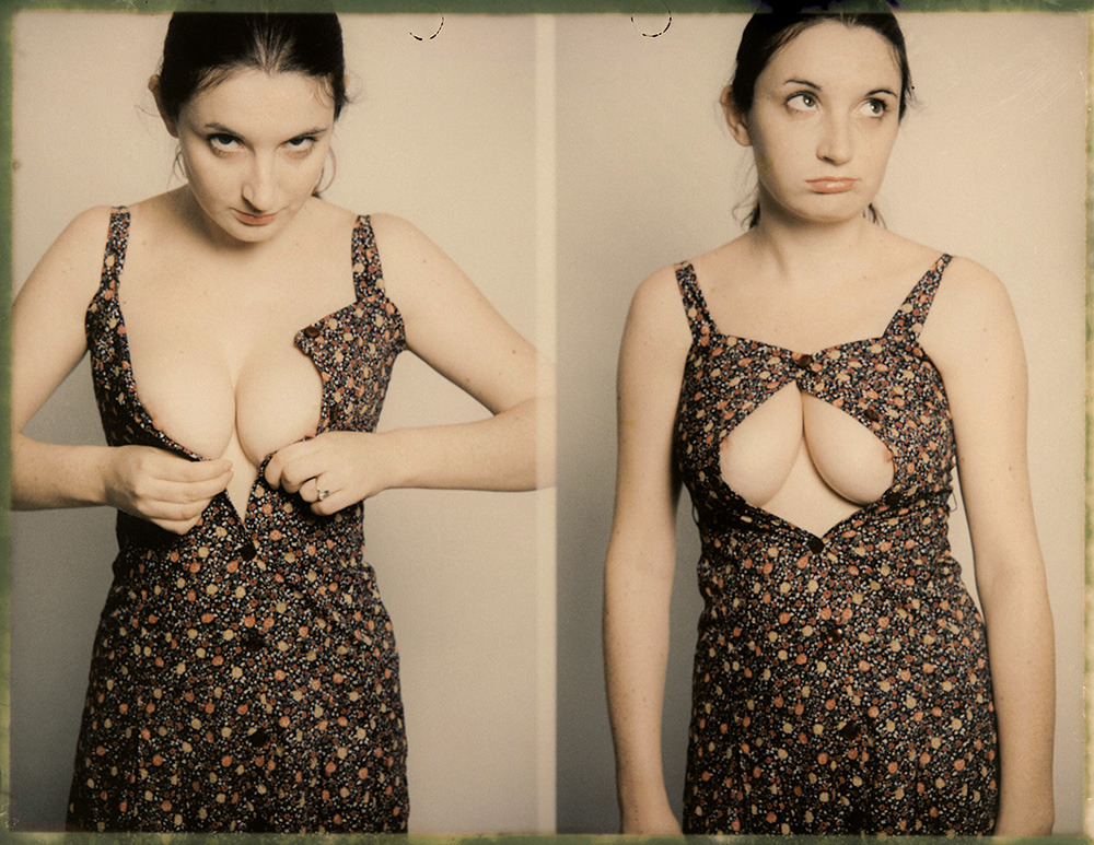 sortiedelacage:  La robe trop petite, l’intégrale.Avec Frenchcockpit. Son Tumblr